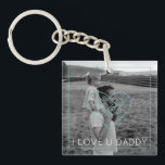 Porte-clefs Fête des pères Black White Photo Celtic Heart Love<br><div class="desc">Cadeau de Fête des pères personnalisé pour votre père pour célébrer la Fête des pères. Que ce soit pour un nouveau père, un beau père, un père ancien et classique, ou un papa-to-be, la fonction de texte personnalisé vous couvrira. Vous pouvez modifier le texte à votre texte désiré et télécharger...</div>