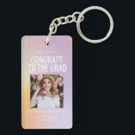 Porte-clefs Fête moderne pastel arc-en-ciel rose photo graduat<br><div class="desc">Décor moderne contemporain grungy photo graduation de la fête de remise des diplômes en faveur porte - clé. Avec espace pour la photo et l'information sur le dos de la carte. Moderne rose girly,  pur[ple,  turquoise,  bleu,  vert,  orange,  jaune pastel arc-en-ciel et blanc peuvent être customisés selon votre style.</div>