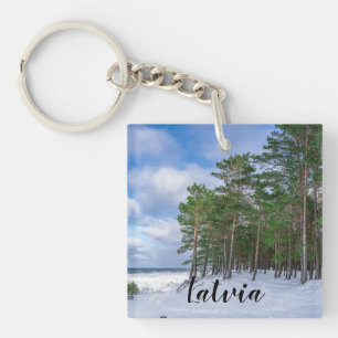 Porte-clefs Forêt de pins près de la côte de la mer en Lettoni