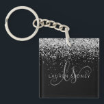 Porte-clefs Glam Black Silver Parties scintillant Nom du monog<br><div class="desc">Glam Black Silver Parties scintillant Élégant Porte - clé Monogram Personnalisez facilement ce design porte - clé chic et branché avec élégante parties scintillant brillante argentée sur un arrière - plan noir. Le design comprend votre monogramme manuscrit avec de jolis tourbillons et nom.</div>
