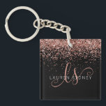 Porte-clefs Glam Rose Gold Parties scintillant Élégant Monogra<br><div class="desc">Glam Rose Gold Parties scintillant Élégant Monogram Porte - clé Personnalisez facilement ce design porte - clé chic et branché avec une élégante parties scintillant rose or scintillante sur un arrière - plan noir. Le design comprend votre monogramme manuscrit avec de jolis tourbillons et nom.</div>