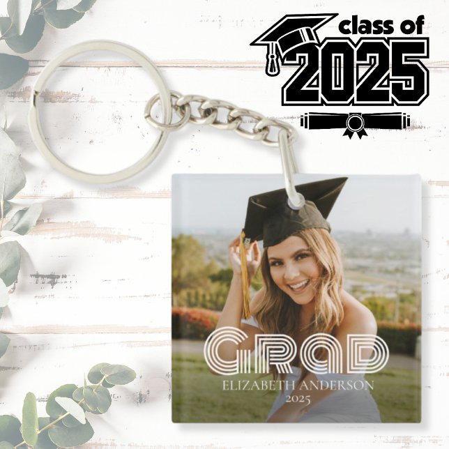 Porte-clefs Grad 2026 Script Photo personnalisé (Grad 2025 Script Custom Photo Keychain
Class of 2025
Graduation Photo Keepsake Gift)