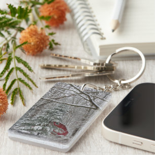 Porte-clefs Grange rouge neigeuse