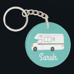 Porte-clefs HAPPER CAMPER RV Motorhome Camper PERSONNALISÉ<br><div class="desc">Customisez ce porte - clé mignon avec votre propre texte,  votre nom ou tout ce que vous voulez. Préparez-vous à votre voyage en voiture avec ce design de camping-car,  dessiné à la main par moi pour vous ! Consultez ma boutique pour trouver beaucoup d'autres articles correspondants !</div>
