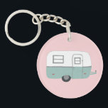 Porte-clefs HAPPER CAMPER RV Trailer Camping PERSONNALISÉ<br><div class="desc">Customisez ce porte - clé mignon avec votre propre texte,  votre nom ou tout ce que vous voulez. Préparez-vous à votre voyage avec ce design vintage de remorque,  dessiné à la main par moi pour vous ! Consultez ma boutique pour trouver beaucoup d'autres articles correspondants !</div>
