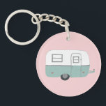 Porte-clefs HAPPER CAMPER RV Trailer Camping PERSONNALISÉ<br><div class="desc">Customisez ce porte - clé mignon avec votre propre texte,  votre nom ou tout ce que vous voulez. Préparez-vous à votre voyage avec ce design vintage de remorque,  dessiné à la main par moi pour vous ! Consultez ma boutique pour trouver beaucoup d'autres articles correspondants !</div>