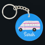 Porte-clefs HEUREUX CAMPER Van RV Motorhome Campervan CUSTOM<br><div class="desc">Customisez ce porte - clé mignon avec votre propre texte,  votre nom ou tout ce que vous voulez. Préparez-vous à votre voyage en voiture avec ce design de camping-car,  dessiné à la main par moi pour vous ! Consultez ma boutique pour trouver beaucoup d'autres articles correspondants !</div>