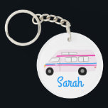 Porte-clefs HEUREUX CAMPER Van RV Motorhome Campervan CUSTOM<br><div class="desc">Customisez ce porte - clé mignon avec votre propre texte,  votre nom ou tout ce que vous voulez. Préparez-vous à votre voyage en voiture avec ce design de camping-car,  dessiné à la main par moi pour vous ! Consultez ma boutique pour trouver beaucoup d'autres articles correspondants !</div>