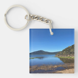 Porte-clefs Lac Davis avec rochers de lave, Oregon