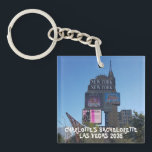 Porte-clefs Las Vegas Casino Enterrement de Vie de Jeune Fille<br><div class="desc">Ce porte-clés photo recto verso présente une image de New York, New York sur le strip de Las Vegas. Le nom de la future mariée et la date de la fête sont également affichés en caractères gras amusants. Pour modifier ou supprimer le texte et/ou la photo, cliquez sur le bouton...</div>