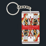 Porte-clefs Las Vegas Jeu Carte King & Queen Wedding Faveur<br><div class="desc">Voici notre design de carte de jeu Queen and King, le choix parfait pour votre mariage Las Vegas! Il a été conçu pour capturer l'essence de Sin City, avec leur design unique et élégant. Le design comprend un roi royal et une reine des coeurs. Les détails complexes du design impressionnent...</div>