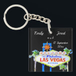 Porte-clefs Las Vegas Mariage    FavorKeychain<br><div class="desc">Soirée de mariage personnalisée à Las Vegas. Ce porte - clé vous souhaite la bienvenue sur le fabuleux panneau de Las Vegas. Changez le texte ainsi que la couleur et le style de police en cliquant sur personnaliser,  puis sur l'écran suivant sélectionnez "cliquer pour customiser plus loin".</div>