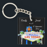 Porte-clefs Las Vegas Mariage    FavorKeychain<br><div class="desc">Soirée de mariage personnalisée à Las Vegas. Ce porte - clé vous souhaite la bienvenue sur le fabuleux panneau de Las Vegas. Changez le texte ainsi que la couleur et le style de police en cliquant sur personnaliser,  puis sur l'écran suivant sélectionnez "cliquer pour customiser plus loin".</div>