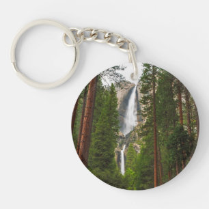 Porte-clefs Les chutes de Yosemite dans la forêt