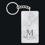 Porte-clefs Marbre Nom et monogramme du Groomsman Personnalisé<br><div class="desc">Cadeaux de Groomsman personnalisées en noir et blanc avec monogramme personnalisé, nom et titre de groomsman en style serif classique gris sur arrière - plan en marbre blanc. Aussi parfait pour Best Man, Père de la Mariée et plus. Remarque : Les détails du marbre sont simulés dans l'oeuvre. Il n'y...</div>