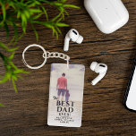 Porte-clefs Meilleur papa jamais typographie Fête des Pères Ph<br><div class="desc">Meilleur papa jamais Typographie Journée des Pères porte - clé photo complet. Le design a une typographie moderne en noir. Personnalisez avec vos noms et ajoutez votre photo. Grand cadeau pour un père ou un grand-père pour la fête des pères,  l'anniversaire ou Noël.</div>