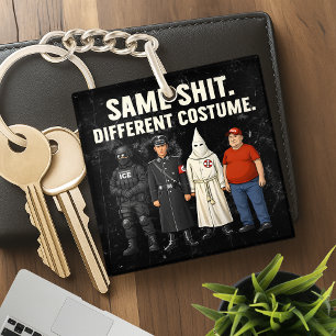 Porte-clefs Même Différent Costume