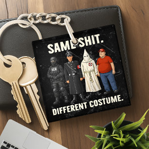Porte-clefs Même Différent Costume