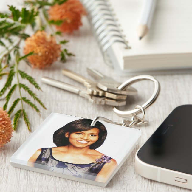 PORTE-CLEFS MICHELLE OBAMA  (Devant Droit)