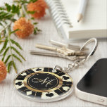 Porte-clefs Monogram Black, crème ivoire et or Las Vegas<br><div class="desc">VEUILLEZ LIRE ! ! Monogramme faux or et ivoire casino Poker Chip porte - clé design prêt pour vous à personnaliser. REMARQUE : SEULEMENT CHANGER LES ZONES MODÈLES NÉCESSAIRES! 😀 Si nécessaire, vous pouvez supprimer le texte et commencer à ajouter le texte, la police et la taille de police que...</div>
