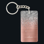 Porte-clefs Monogramme de Parties scintillant d'argent en méta<br><div class="desc">Or rose - Blush Rose et Argent Faux Foil Parties scintillant étincelante métallique brossé Monogramme de métal Nom Porte - clé. Cela rend le cadeau parfait pour 16 ans,  mariage,  douche nuptiale,  anniversaire,  baby shower ou bachelorette pour quelqu'un qui aime le luxe glam et les styles chic.</div>