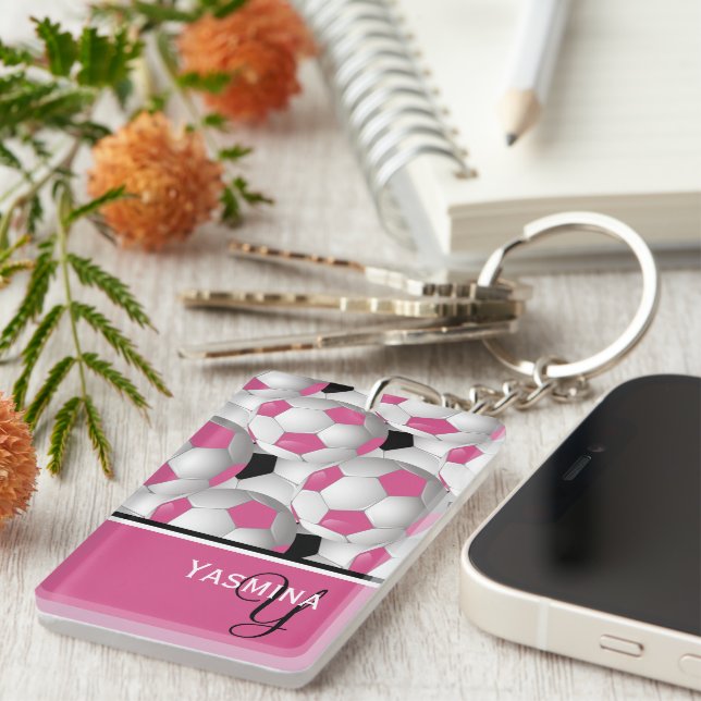 Porte-clefs Motif de balle de soccer rose Monogram (Devant droit)