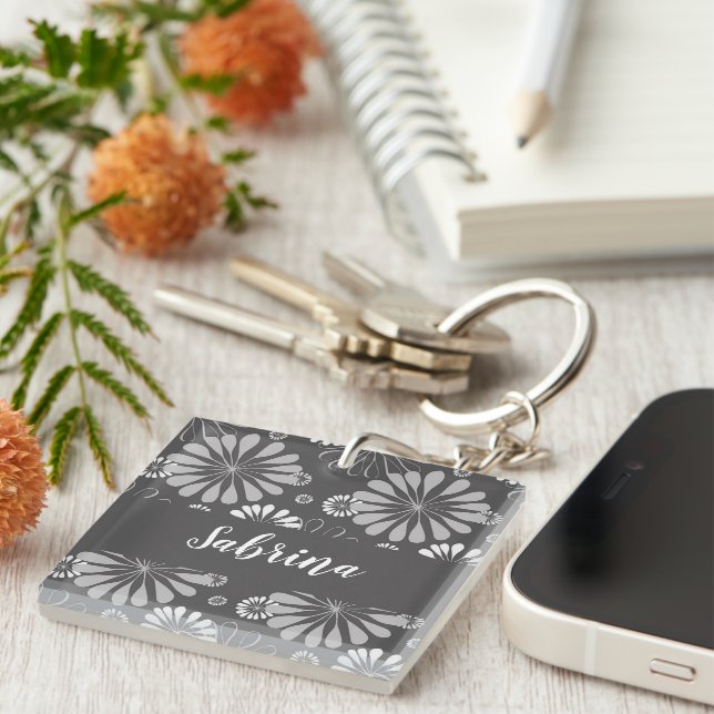 Porte-clefs Motif floral blanc et gris (Devant Droit)