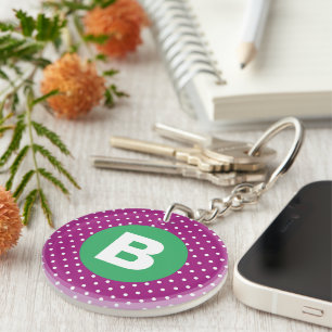 Porte-clefs Motif pois violets sur fond vert avec monogramme