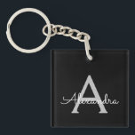 Porte-clefs Noir Argent moderne Script Girl Monogramme Nom<br><div class="desc">Noir et Argent Simple Script Monogramme Nom Porte - clé. Cela rend le cadeau parfait pour 16 ans,  mariage,  douche nuptiale,  anniversaire,  baby shower ou bachelorette pour quelqu'un qui aime le luxe glam et les styles chic.</div>