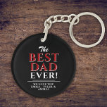 Porte-clefs Noir moderne Le meilleur papa jamais Typographie<br><div class="desc">Noir moderne Le meilleur papa jamais Typographie porte - clé de la fête des pères. Personnalisez avec vos noms. Un grand cadeau pour un père ou un grand-père pour la fête des pères ou l'anniversaire.</div>