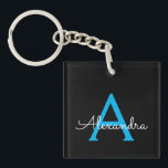 Porte-clefs Nom du monogramme de la fille en noir bleu<br><div class="desc">Noir et Bleu Simple Script Monogramme Nom Porte - clé. Cela rend le cadeau parfait pour 16 ans,  mariage,  douche nuptiale,  anniversaire,  baby shower ou bachelorette pour quelqu'un qui aime le luxe glam et les styles chic.</div>