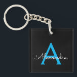 Porte-clefs Nom du monogramme de la fille en noir bleu<br><div class="desc">Noir et Bleu Simple Script Monogramme Nom Porte - clé. Cela rend le cadeau parfait pour 16 ans,  mariage,  douche nuptiale,  anniversaire,  baby shower ou bachelorette pour quelqu'un qui aime le luxe glam et les styles chic.</div>