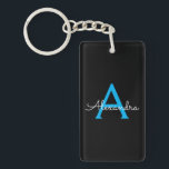 Porte-clefs Nom du monogramme de la fille en noir bleu<br><div class="desc">Noir et Bleu Simple Script Monogramme Nom Porte - clé. Cela rend le cadeau parfait pour 16 ans,  mariage,  douche nuptiale,  anniversaire,  baby shower ou bachelorette pour quelqu'un qui aime le luxe glam et les styles chic.</div>