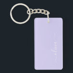 Porte-clefs Nom monogramme girly écriture moderne lavande viol<br><div class="desc">Porte-clés avec nom monogramme à l'écriture simple lavande violet. C'est le cadeau idéal pour un anniversaire sweet 16,  un mariage,  une douche de mariée,  un anniversaire de mariage,  une baby shower ou une fête de bachelorette pour quelqu'un qui aime le luxe clinquant et les styles chics.</div>