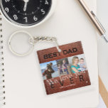 Porte-clefs Nous vous aimons papa photos personnalisées<br><div class="desc">Vintage look cuir marron "BEST DAD EVER" typographie en relief porte - clé de Fête des pères personnalisées avec vos 3 photos,  votre texte et signature.</div>