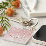 Porte-clefs Parties scintillant rose moderne étincelles Nom pe<br><div class="desc">Présentez notre produit de Parties scintillant rose moderne Sparkles Personnalisé Name, disponible exclusivement sur Zazzle! Faites une déclaration élégante et personnalisée avec ce design époustouflant qui combine le charme de la parties scintillant rose avec une touche moderne. Que vous soyez à la recherche d'un cadeau ou d'un régal spécial, ce...</div>