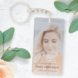 Porte-clefs Photo commémorative | Funérailles De Mémoire D'Amo<br><div class="desc">Clavier photo moderne et simple pour célébrer la vie de votre être cher dans un style moderne et minimaliste. Le design modèle peut facilement être personnalisé avec votre propre photo et texte pour créer un hommage spécial à votre être aimé ou dans le cadre de leurs funérailles, mémorial ou célébration...</div>