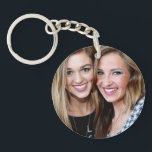 Porte-clefs Photo moderne simple personnalisée du meilleur ami<br><div class="desc">Fait un tel cadeau pour votre BFF. Achetez-en un pour votre ami et un pour vous-même. Sur le côté se trouve la citation,  "Side by Side or Miles Apart,  Best Friends are Always Close at Heart" et vos noms,  et sur l'autre est votre photo.</div>