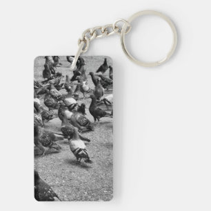 Porte-clefs Photographie noir et blanc de nombreux pigeons