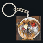 Porte-clefs Plaque de pain français avec des fruits<br><div class="desc">Plaque de Toast avec Fruit Art Pictured est une assiette savoureuse de pain de pain de Brioche,  surmontée de fruits et de sucre de confiserie. Je l'ai modifié et transformé un peu avec un filtre d'application d'art amusant. Par celeste@khoncepts.com #frenchtoast</div>