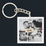 Porte-clefs Première Fête des pères Vintage photo Collage<br><div class="desc">Cadeau de Fête des pères personnalisé pour votre père pour célébrer la Fête des pères. Que ce soit pour un nouveau père, un beau père, un père ancien et classique, ou un papa-to-be, la fonction de texte personnalisé vous couvrira. Vous pouvez modifier le texte à votre texte désiré et télécharger...</div>