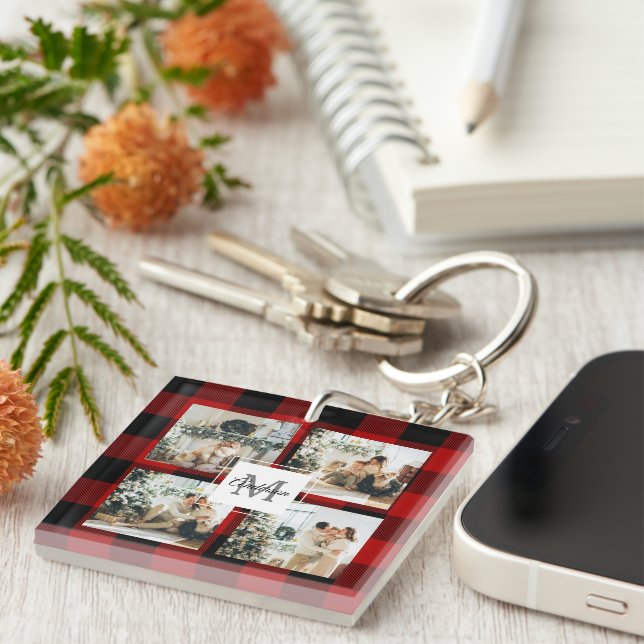 Porte-clefs Red Buffalo Plaid & Collage Photo Avec Initiale (Devant Droit)