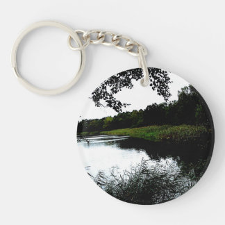 Porte-clefs Rivière avec roseaux et arbres paysage