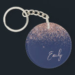Porte-clefs Rose bleu marine Gold Blush Pink Parties scintilla<br><div class="desc">Marine Bleu et or Rose - Blush Pink Sparkle Parties scintillant Script Monogramme Nom Porte - clé. Cela rend le cadeau parfait pour 16 ans,  mariage,  douche nuptiale,  anniversaire,  baby shower ou bachelorette pour quelqu'un qui aime le luxe glam et les styles chic.</div>