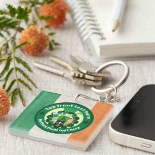 Porte-clefs Saint Patrick avec un chat à un oeil heureux