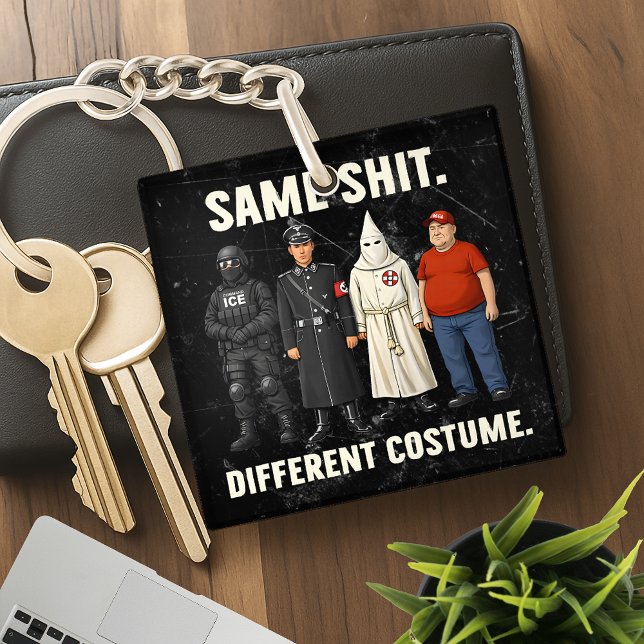 Porte-clefs Same Different Costume (Créateur téléchargé)