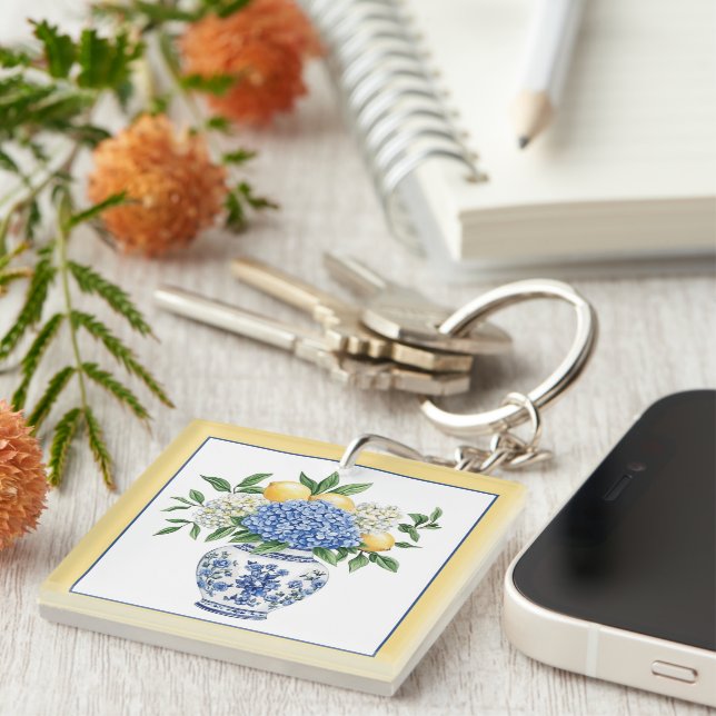 Porte-clefs Vase Chinoiserie Bleu et Blanc avec hydrangées (Devant Droit)