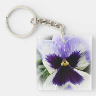 Porte-clefs violet profond sur blanc