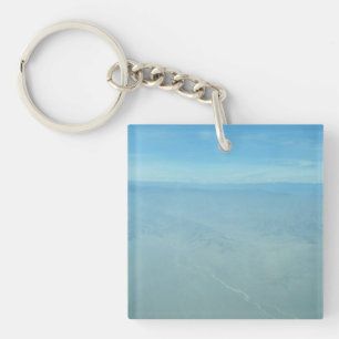Porte-clefs Vue aérienne de montagnes désertiques infinies et