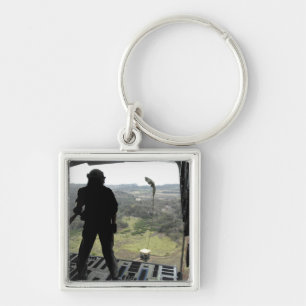 Porte-clés Airman regarde une chute d'entraînement